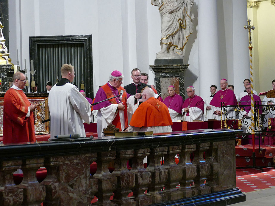 Abschlussvesper der Bischofskonferenz mit Austeilung des Bonifatiussegens (Foto: Karl-Franz Thiede)